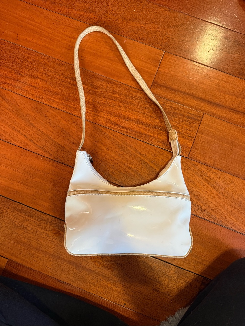 Classic White Shoulder Bag - Sleek Patent Leather Style